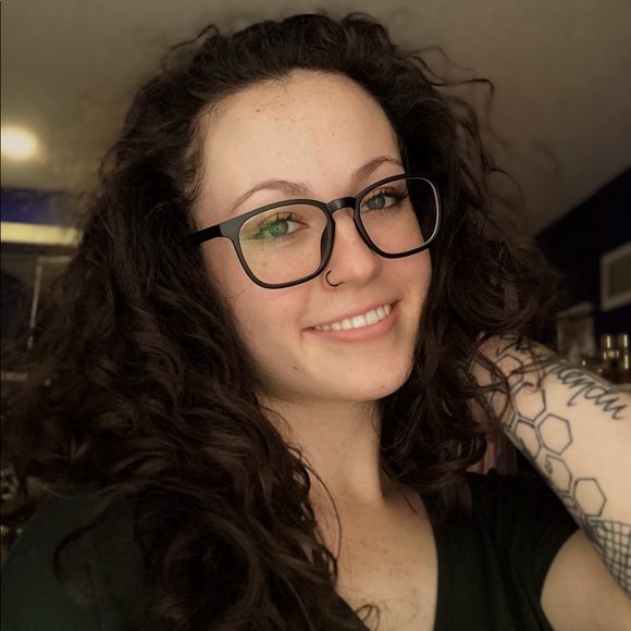 Meet your Posher, Abbey - Picture 1 of 1